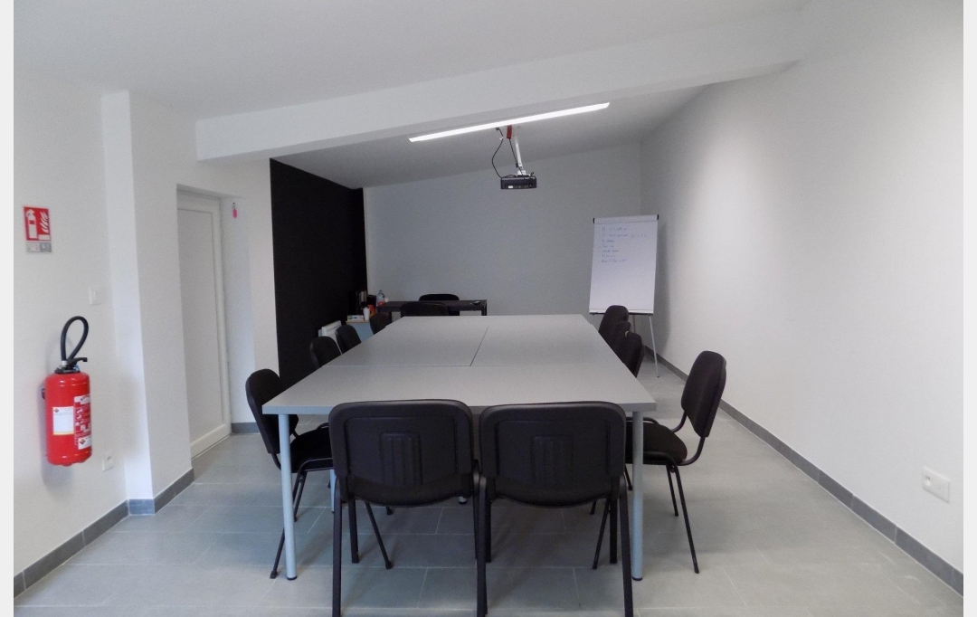 HELLO LOC : Local / Bureau | BAGNOLS-SUR-CEZE (30200) | 30 m2 | 0 € 