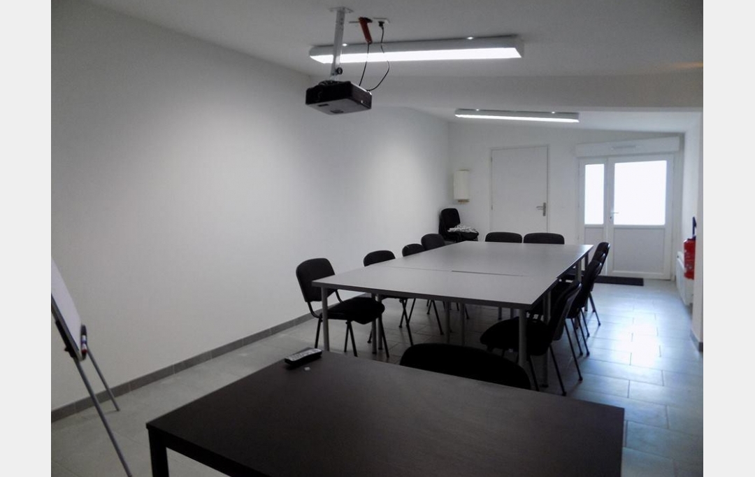 HELLO LOC : Local / Bureau | BAGNOLS-SUR-CEZE (30200) | 30 m2 | 0 € 